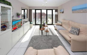 1 Bedroom Cozy Apartment In Oostende